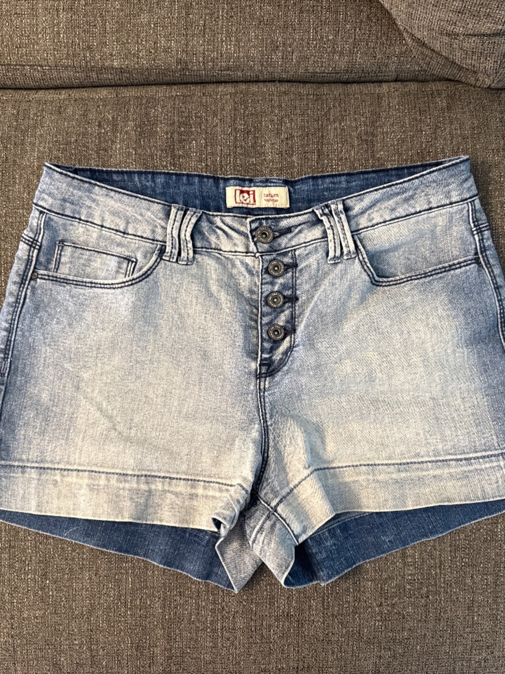 LEI shorts